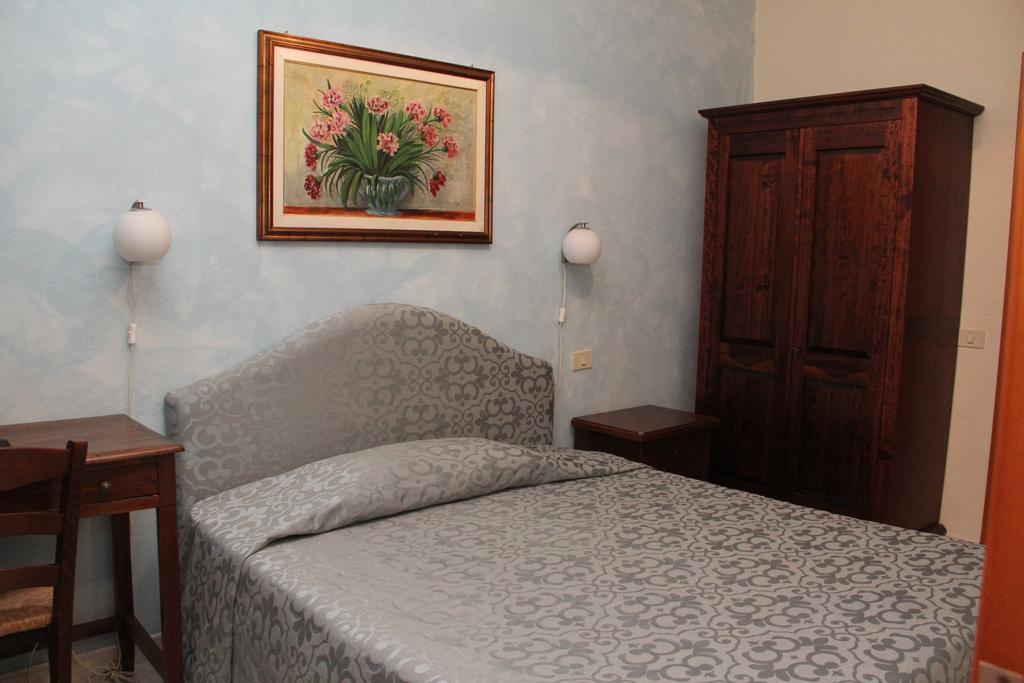 Gemini Camere E Suites Grosseto Habitación foto